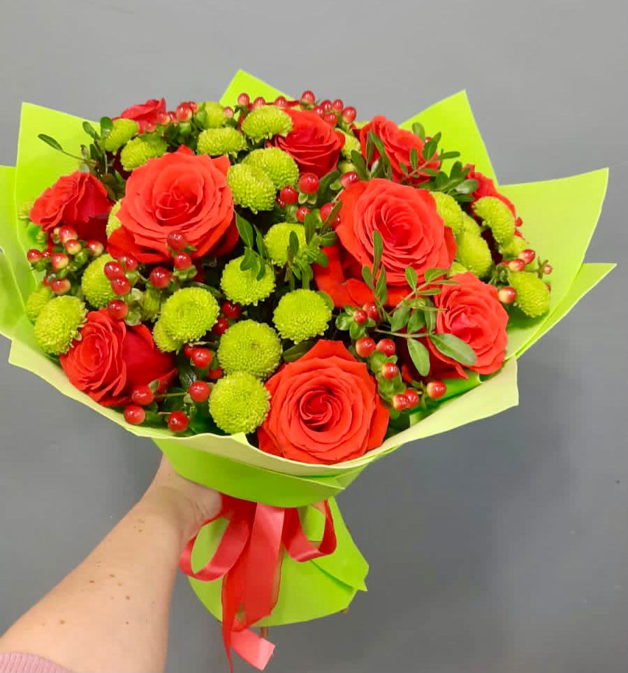 Букет цветов из: Хризантемы и Розы в Рузе