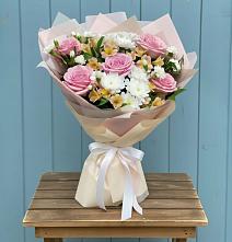 Букет цветов из:  Гвоздики, Орхидеи и Розы в Рузе