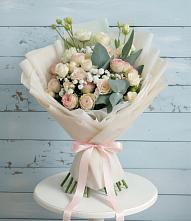Букет цветов из:  Розы и Лизиантусы в Рузе