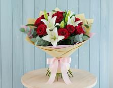 Букет цветов из:  Лилии и Розы в Рузе