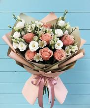 Букет цветов из:  Розы, Альстромерии и Лизиантусы в Рузе