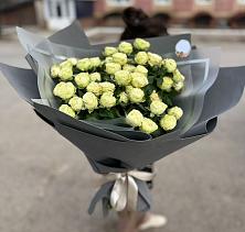 Букет Белые кустовые розы Солинеро в Рузе