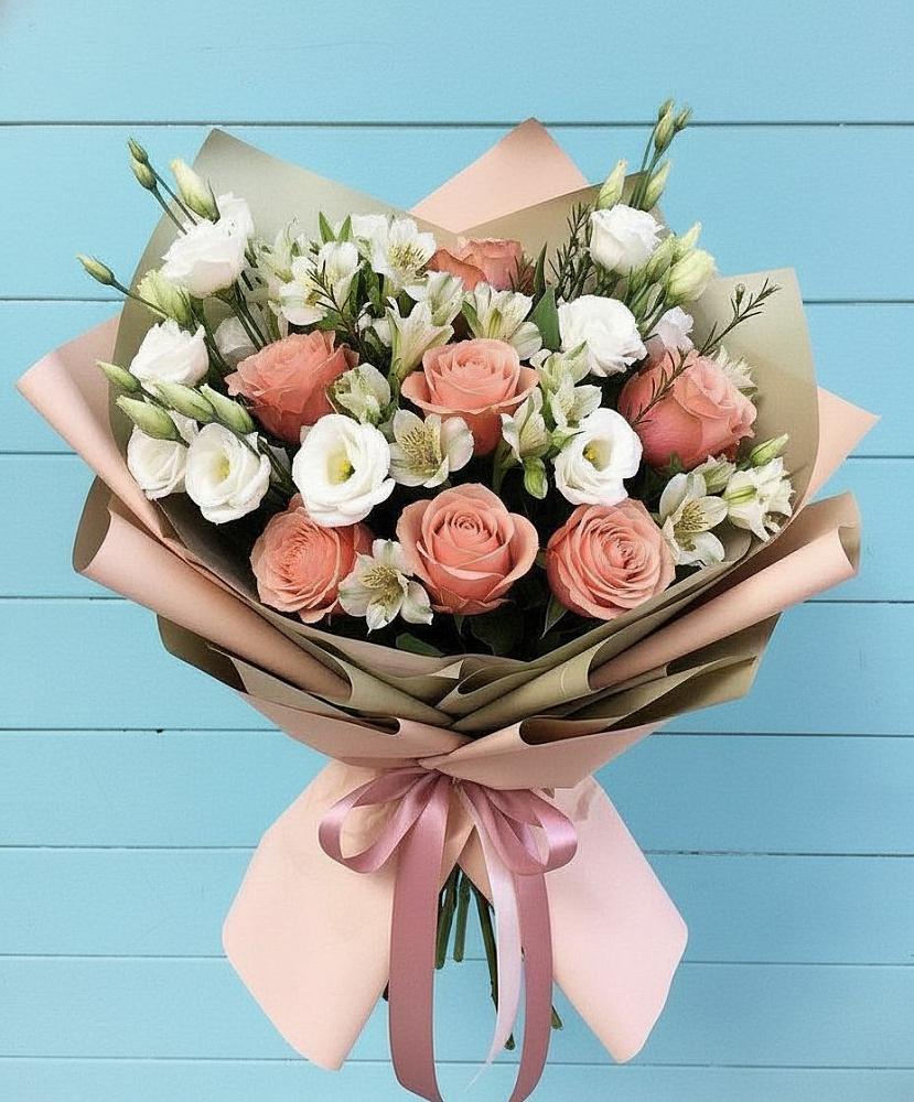 Букет цветов из: Розы, Альстромерии и Лизиантусы в Рузе