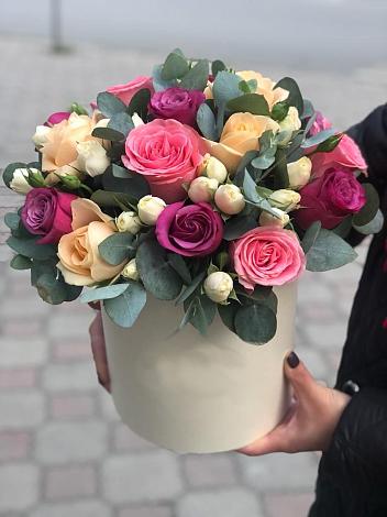 Цветочная композиция из Розы в шляпной коробке в Рузе