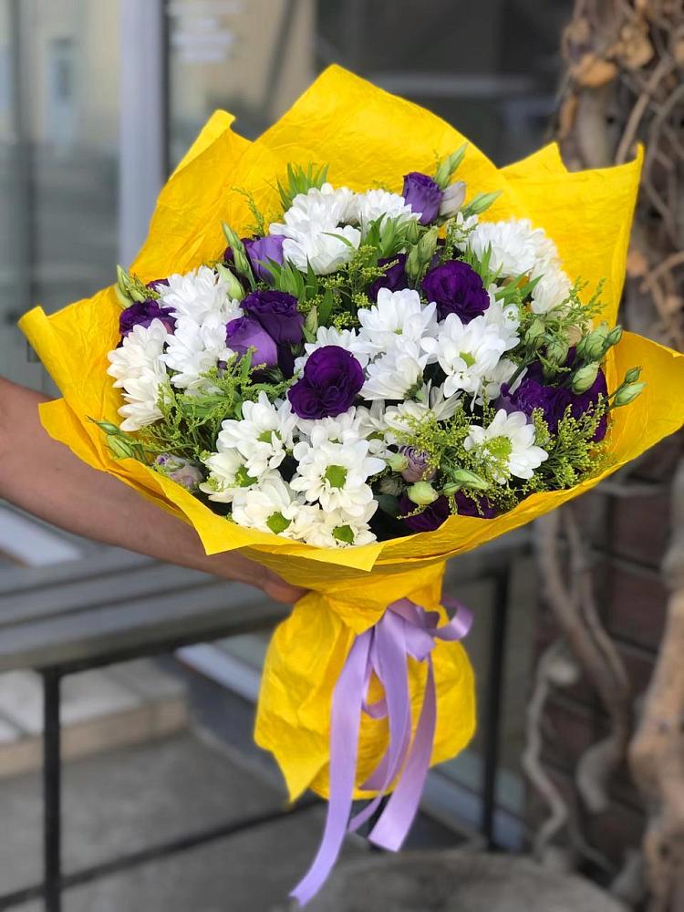 Букет цветов из: Ирисы, Хризантемы и Ромашки в Рузе