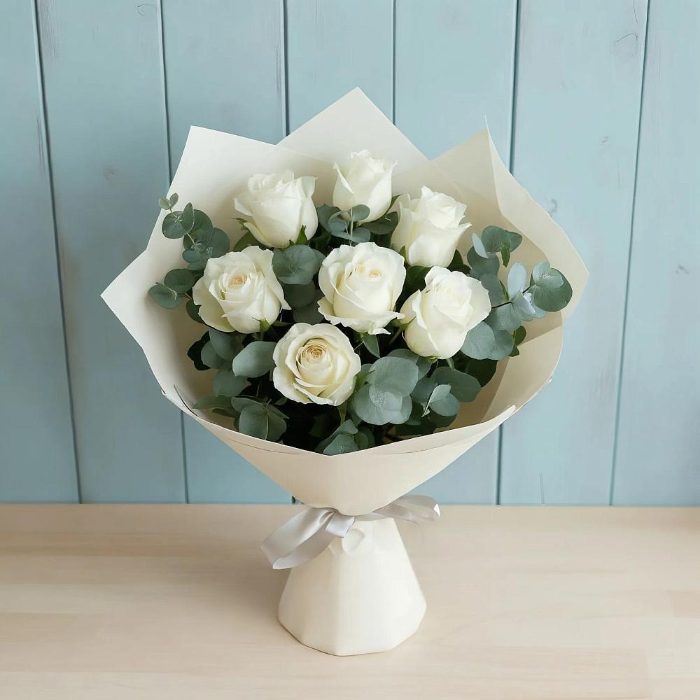 Букет Белые розы в Эвкалипте в Рузе