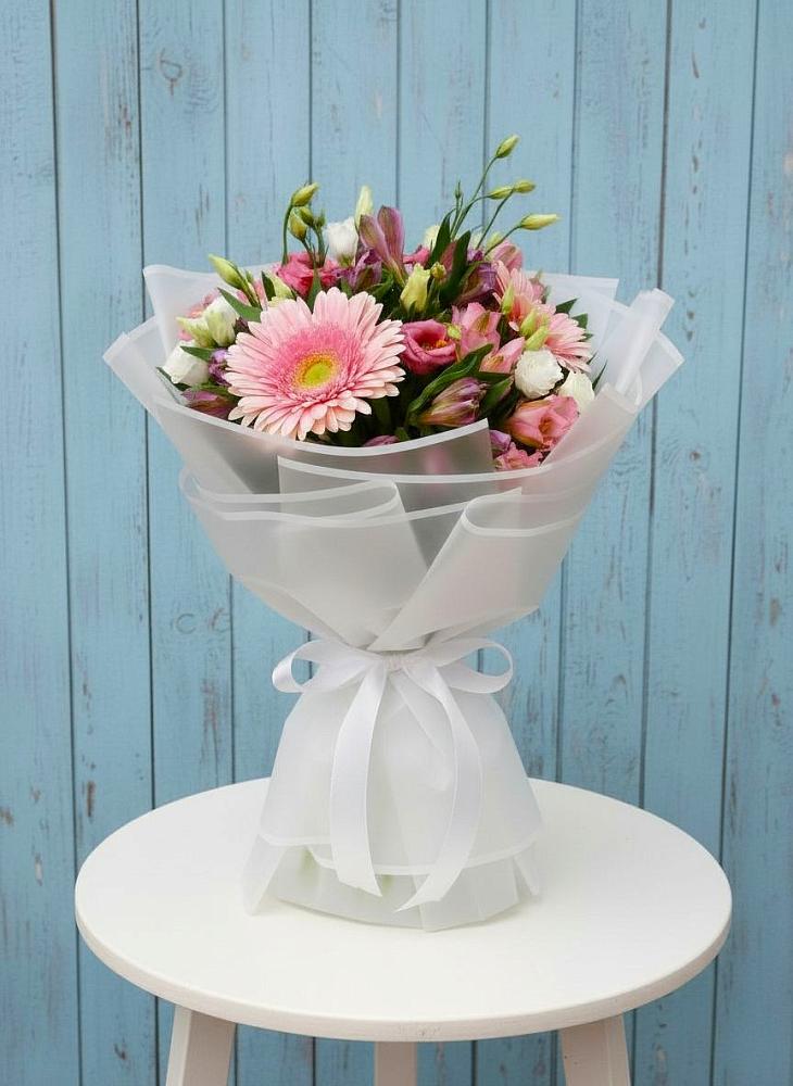 Букет цветов из: Герберы, Альстромерии и Лизиантусы в Рузе