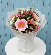 Букет цветов из:  Герберы, Альстромерии и Лизиантусы #REPLACE_PRED# Рузе
