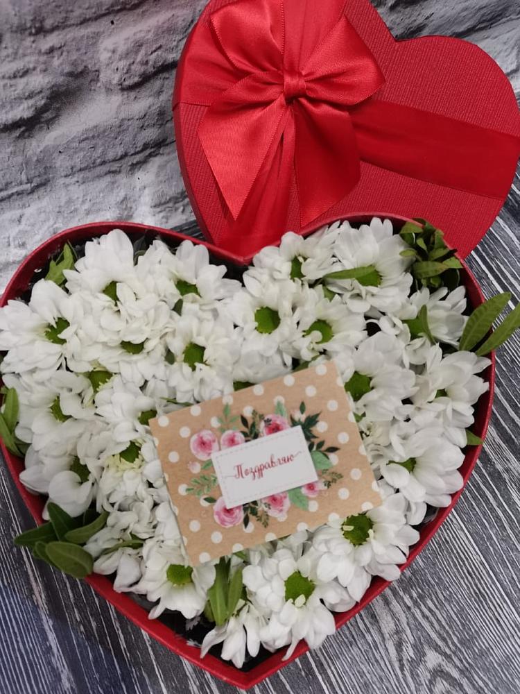 Цветочная композиция из Хризантемы в виде сердца в Рузе