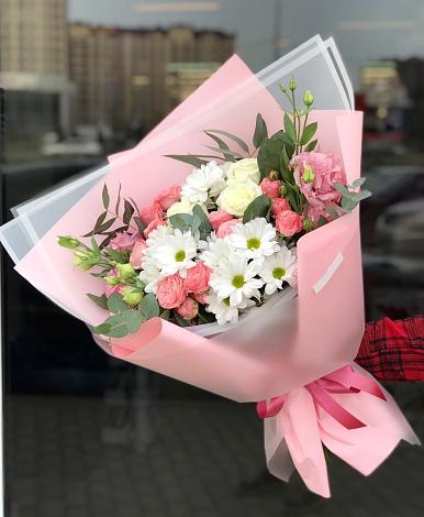 Букет цветов из: Розы, Лизиантусы и Хризантемы в Рузе