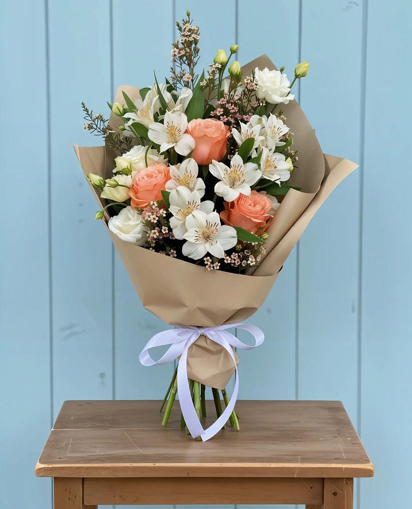 Букет цветов из: Альстромерии, Лизиантусы, Розы и Хризантемы в Рузе